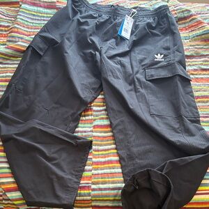 Adidas Men's Dark Gray Cargo Pants size xL loose fit new tag super nice